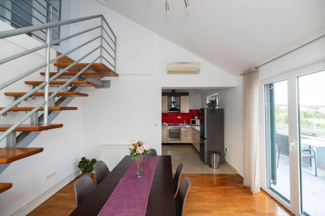 Sunny Apartment *